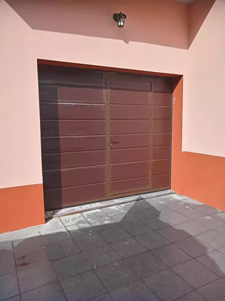 bramy-garazowe-z-drzwiami-12