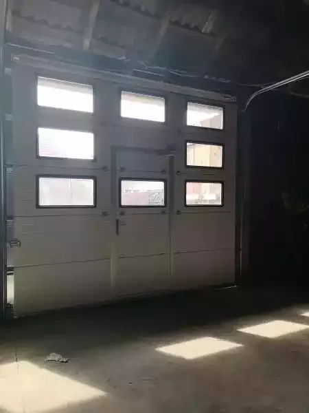 bramy-garazowe-z-drzwiami-17