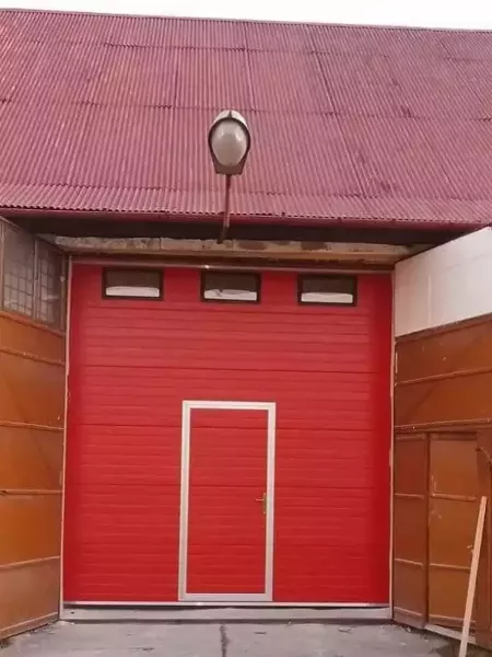 bramy-garazowe-z-drzwiami-4